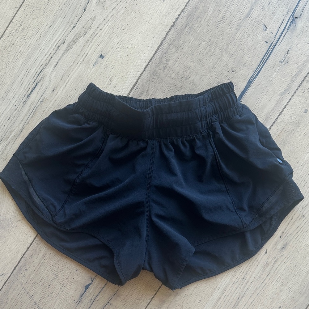 Black Lululemon Hotty Hot 2.5” Shorts